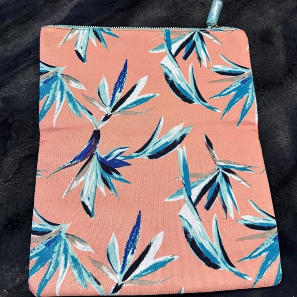 Fold Over Cluth - Picture 4 of 4